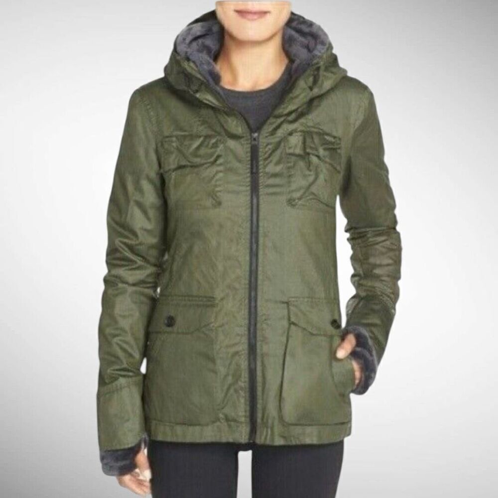 Bench Kresiel 2-in-1 Jacket in Dark Olive Green Size S